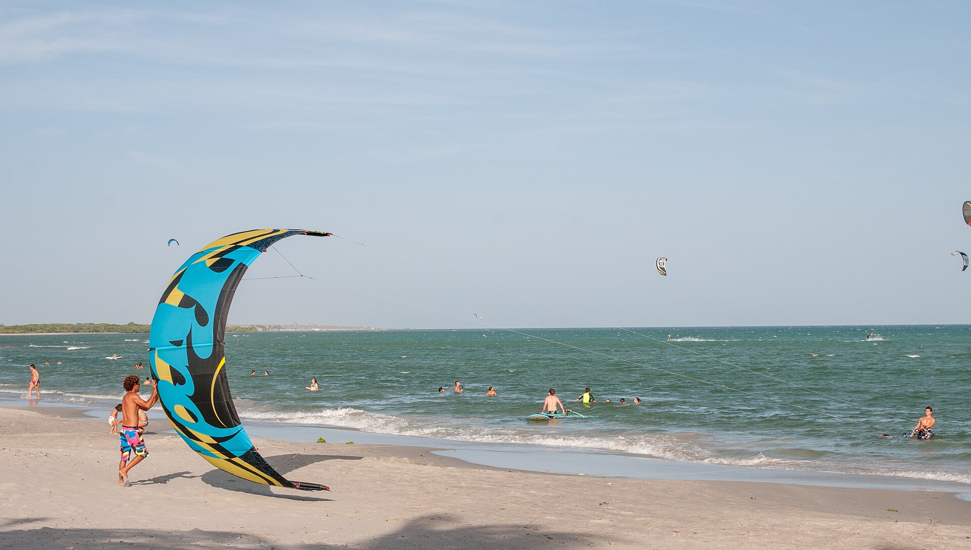 Cometas en la arena de Playa El Yaque